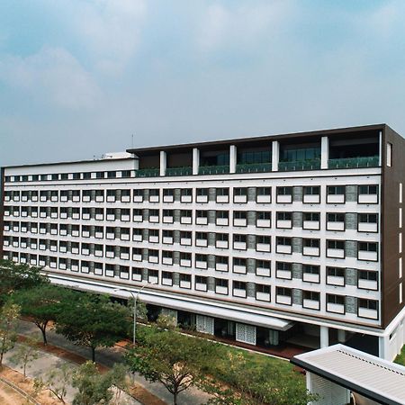 Isoras Cikarang Hotel Eksteriør billede